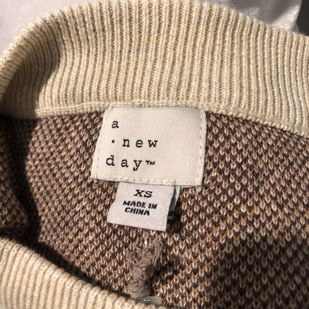 A New Day Leopard Print Crewneck Pullover Sweater XS Cotton Tan Brown Womens - Picture 3 of 4